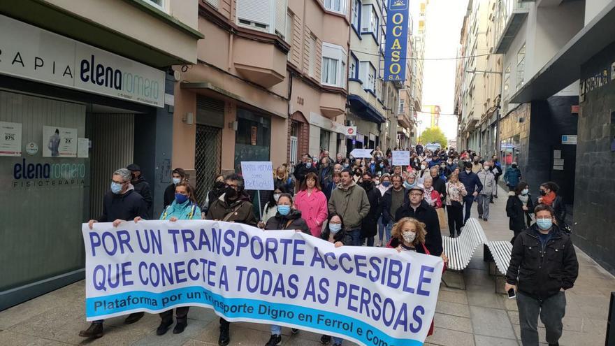 Usuarios de bus A Coruña-Ferrol elevan 700 encuestas a la Xunta para exigir más frecuencias