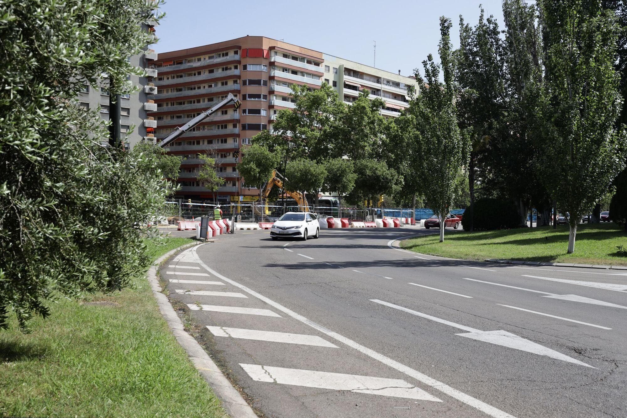 En imágenes | Las obras en el Huerva provocan cortes en el tráfico en Camino Las Torres