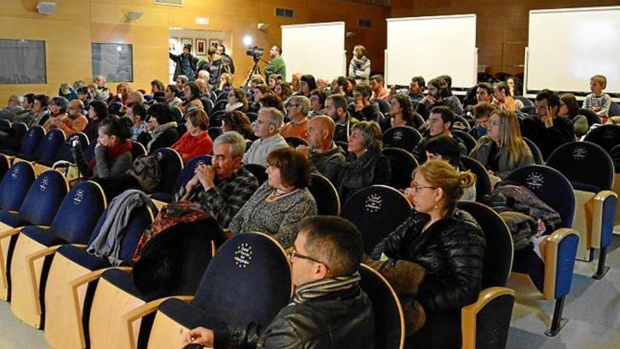 Mitja sala del Pavelló de Suècia va quedar plena, ahir al vespre