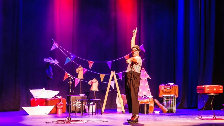 The Journey of Totó, the Canarian Clown, in Uruguay