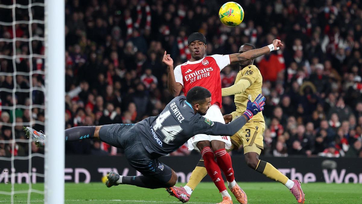 El Arsenal domina para estar en semifinales