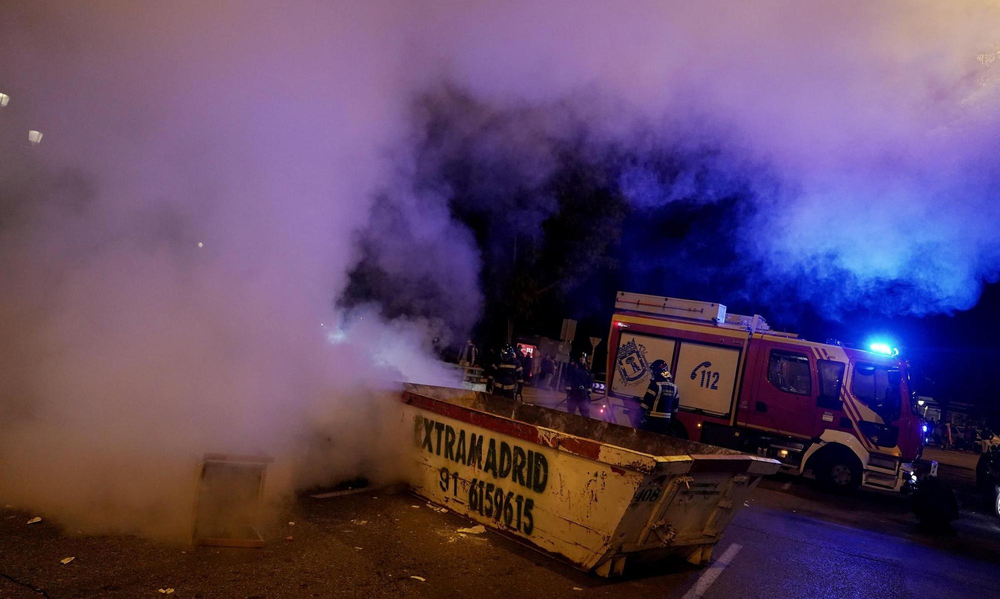 Varios manifestantes claman otra noche más contra la amnistía en varias zonas de Madrid, en imágenes