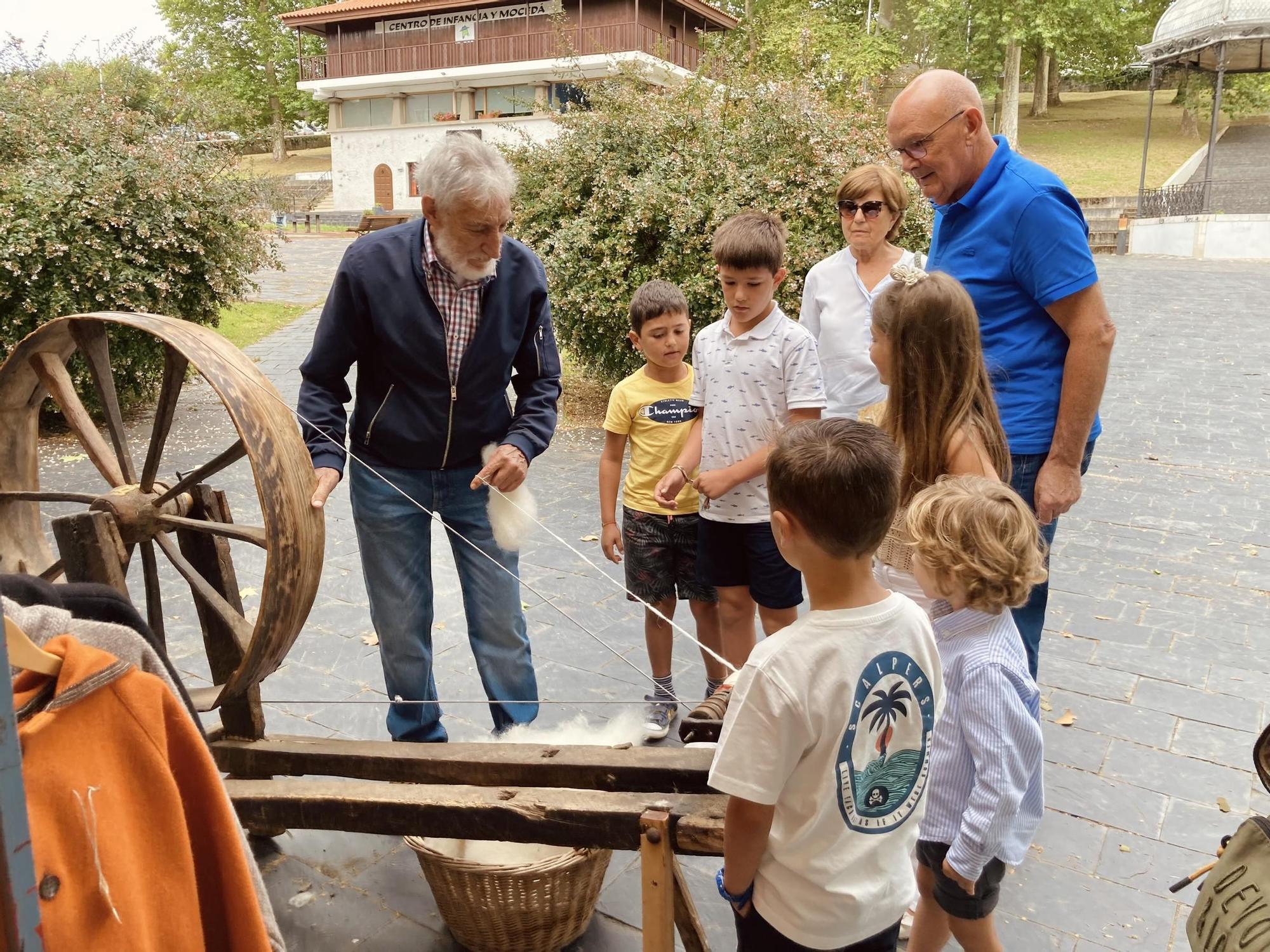Así fue la soleada mañana de Feria de artesanía en Grado