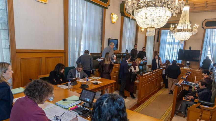 Ni apoyo a los presupuestos ni moción de censura: así consiguió Sanmartín la confianza del pleno