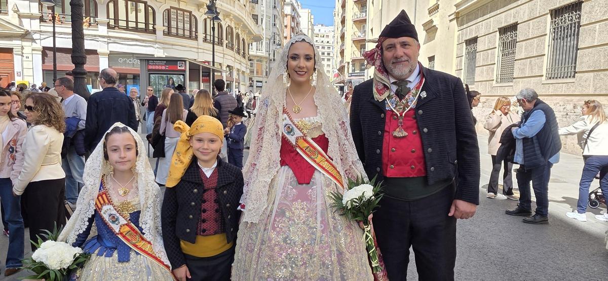 Las comisiones de falla en la Ofrenda a San Vicente Ferrer (2/6)