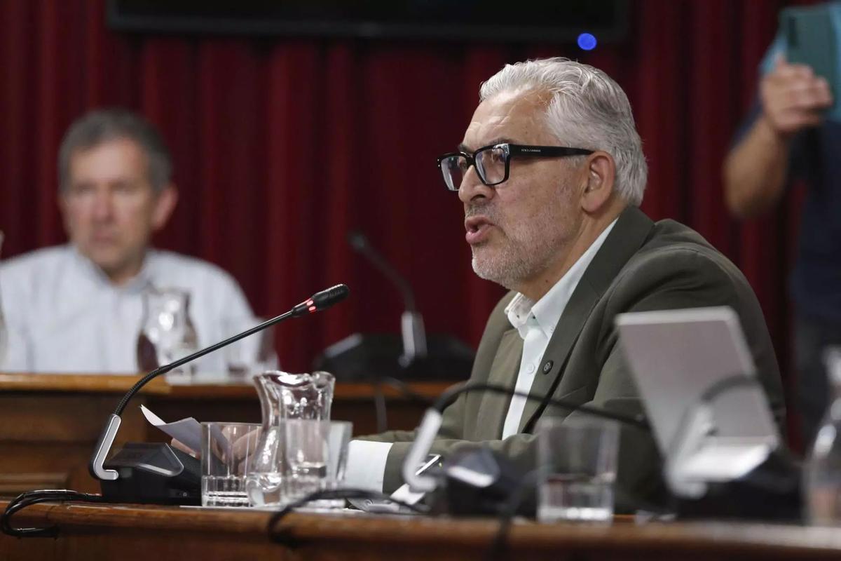 Miguel Fernández (PSdeG) durante su intervención.