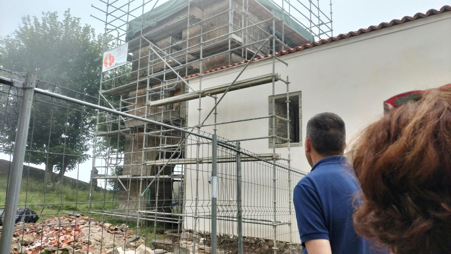 &quot;Ya se ven los detalles y estamos emocionados&quot;: así viven los fieles la rehabilitación del santuario del Acebo, próxima a concluir