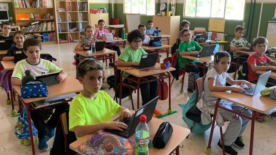 Los alumnos de Primaria del CEIP La Cruz empiezan  a programar