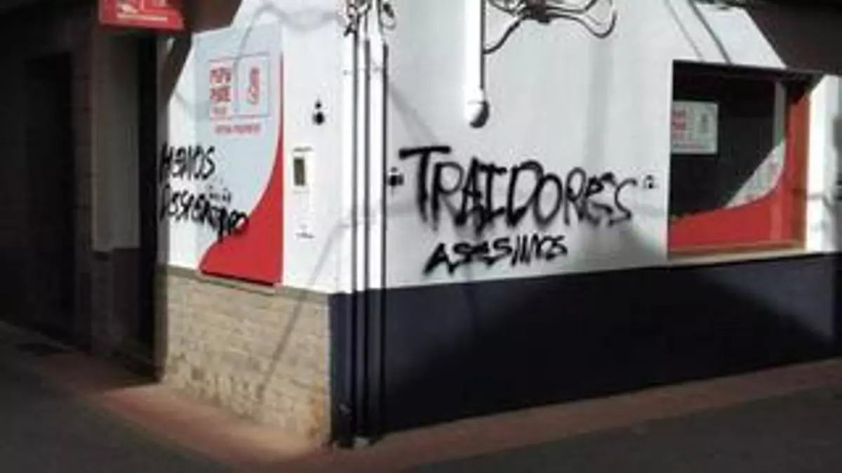 Acto vandálico con pintadas en una de las sedes del PSOE-PSPV de Nules: «Traidores asesinos»