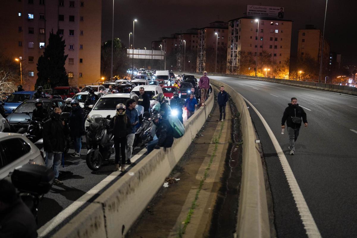 Manifestación en la C-31 por el desalojo de la B9 en Badalona