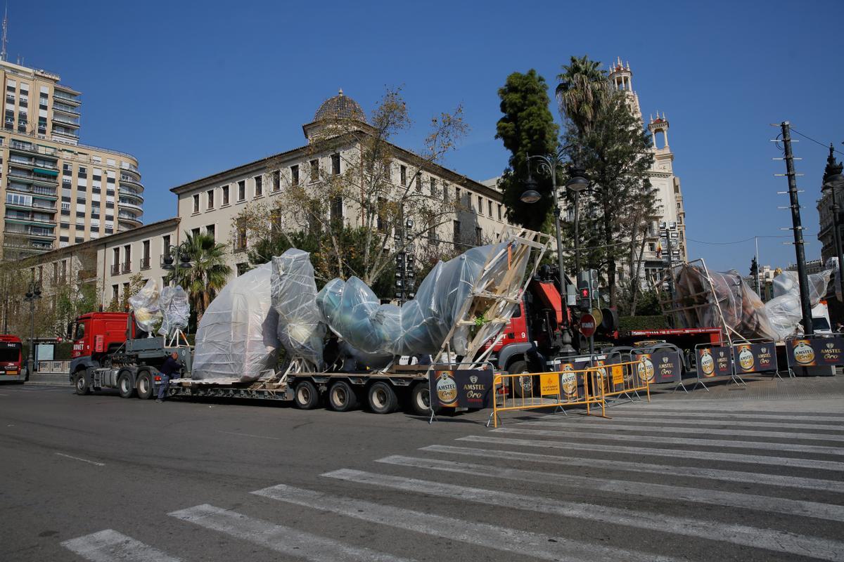 Y obligó a cancelarlas... dejando monumentos en las calles