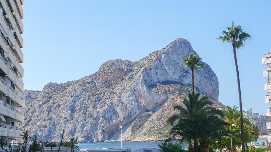 La ruta de senderismo junto al mar que lleva a la cima más icónica Alicante: solo pueden subir 300 personas al día