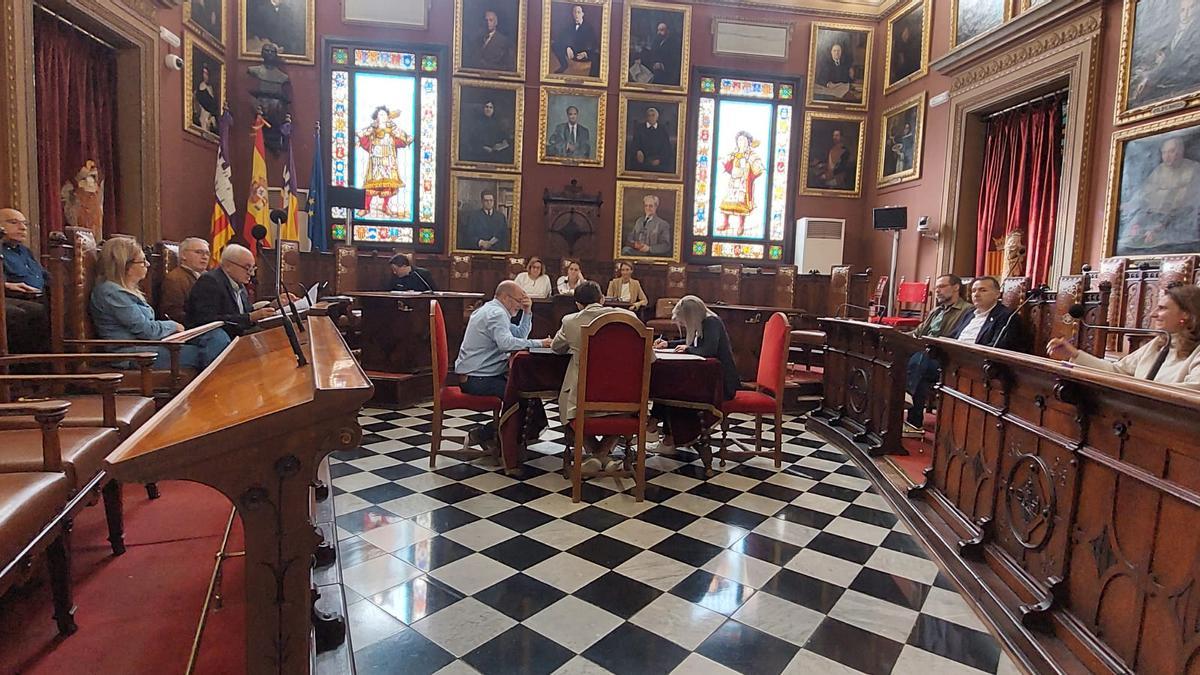 Comisión de presupuestos celebrada este jueves en Cort.