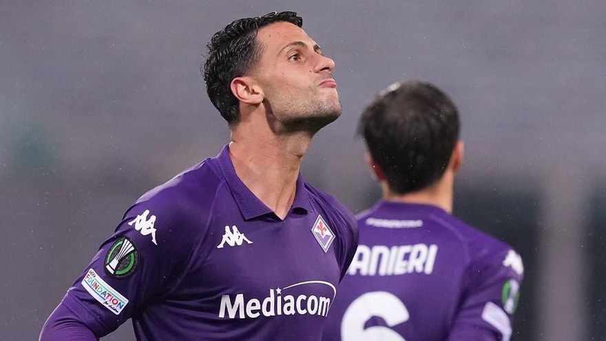 Mandragora celebrando un gol con la Fiorentina