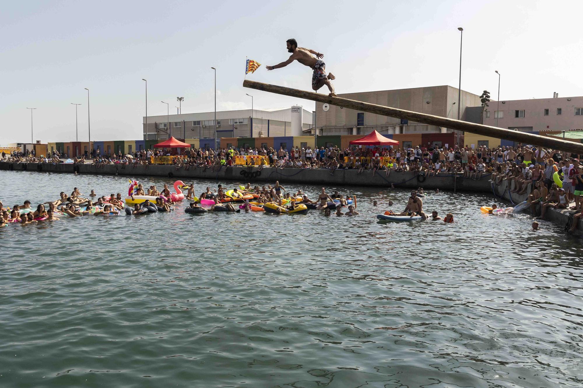 Las cucañas de Port de Sagunt: el palo engrasado