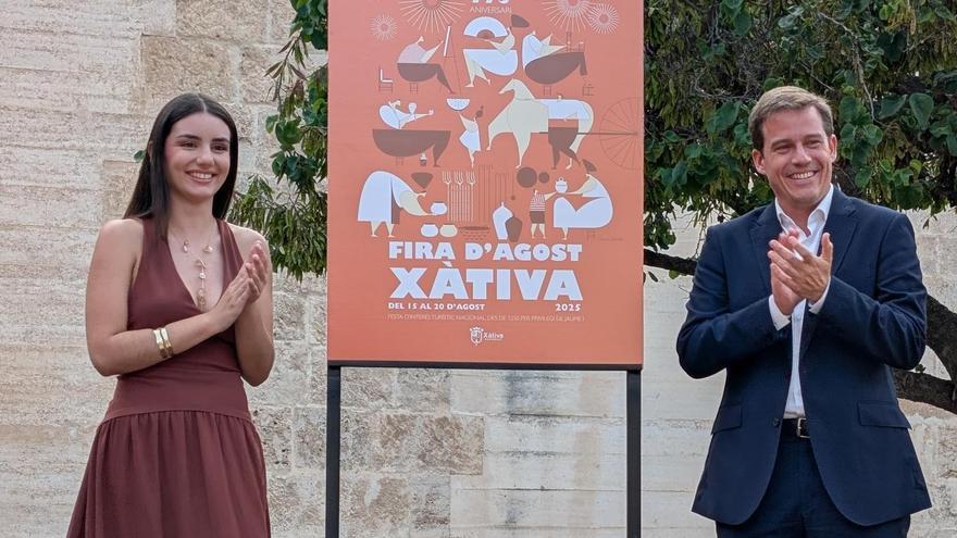 La Reina de la Fira, Irene Díez, y el alcalde Roger Cerdà, junto al cartel.