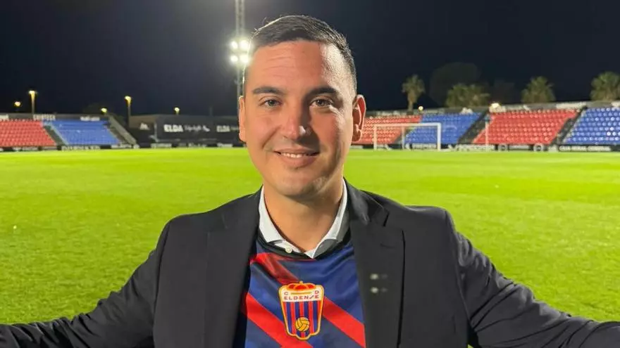 El director deportivo del Eldense, Víctor Lafuente, analiza la temporada tras el ascenso
