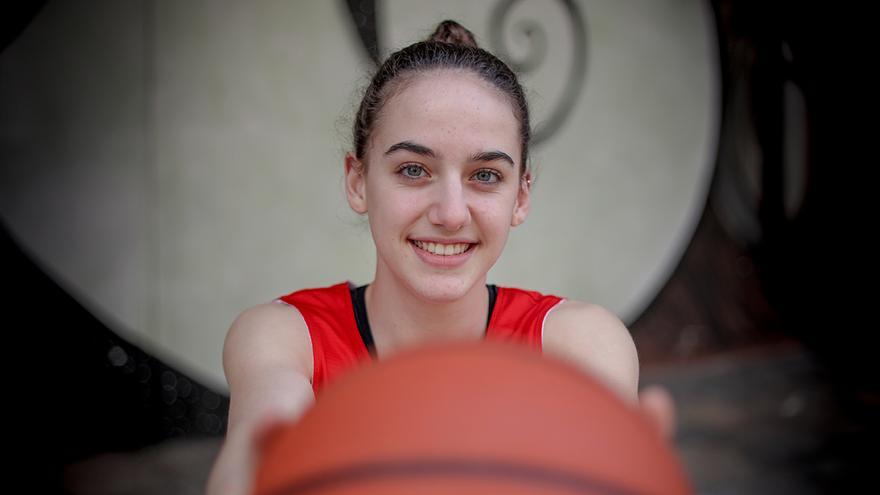 Iyana Martín aporta 9 puntos a la victoria del Perfumerías en Ferrol