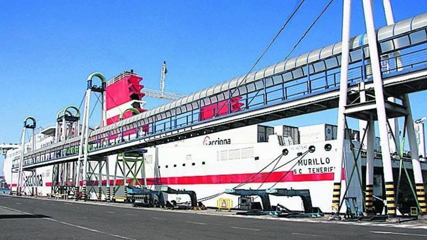 Barco de Acciona que cubre la línea entre Cádiz y Canarias.