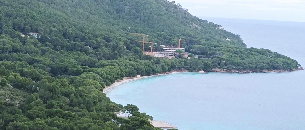 Una imagen reciente de las obras de reconstrucción del hotel Formentor, en Pollença.