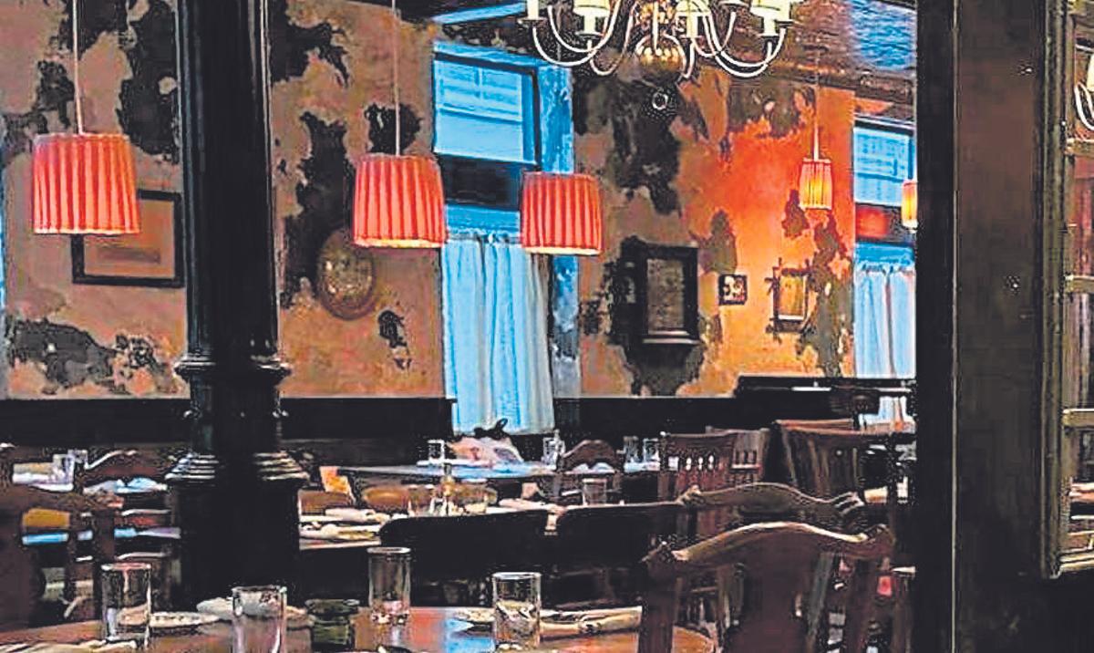 Làmpades de Chamusquina en un decorat de la sèrie «Black Rabbit» de Netflix.