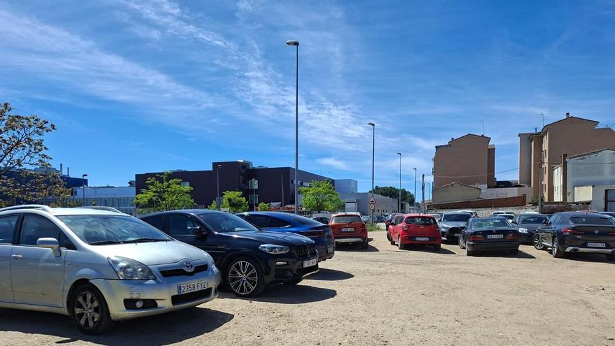 El barrio de Los Bloques necesita con urgencia un aparcamiento público decente