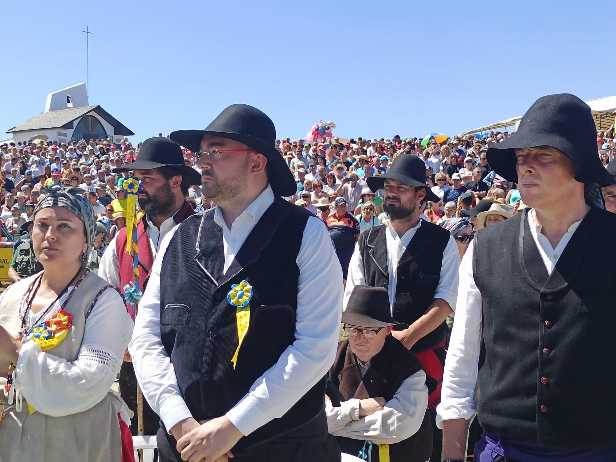 En imágenes: Así ha sido la histórica boda vaqueira en Aristébano con la presencia de Adrián Barbón