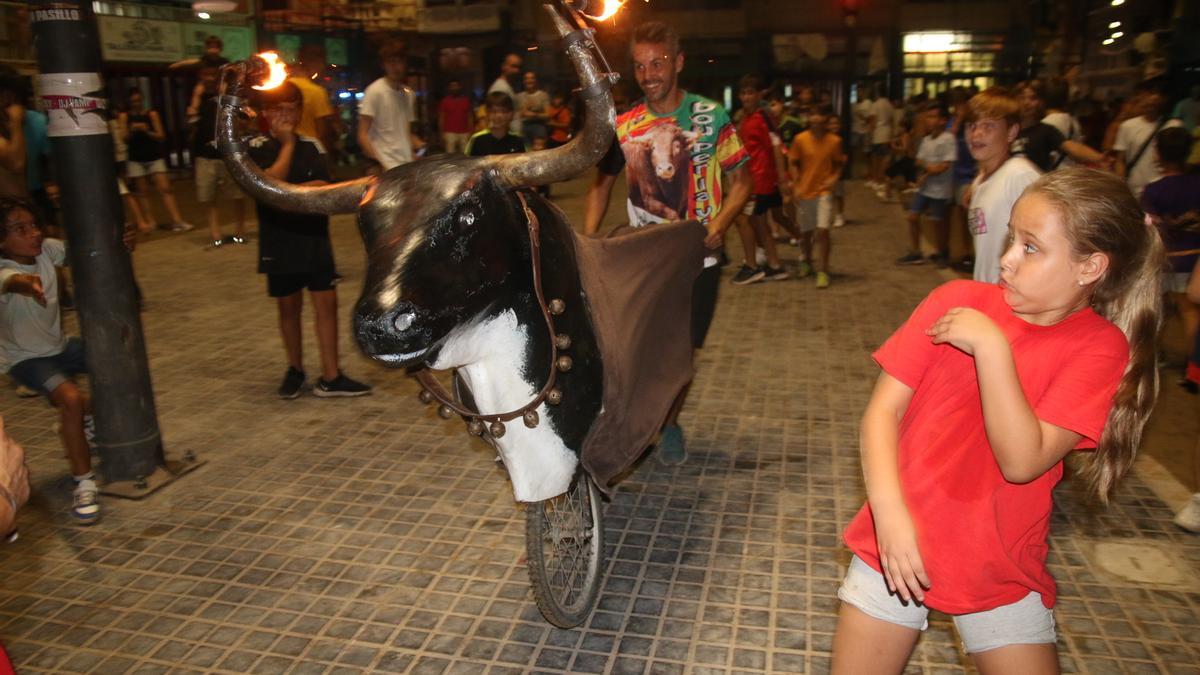 Los carretones de Bou per la Vila hicieron las delicias de los más pequeños.