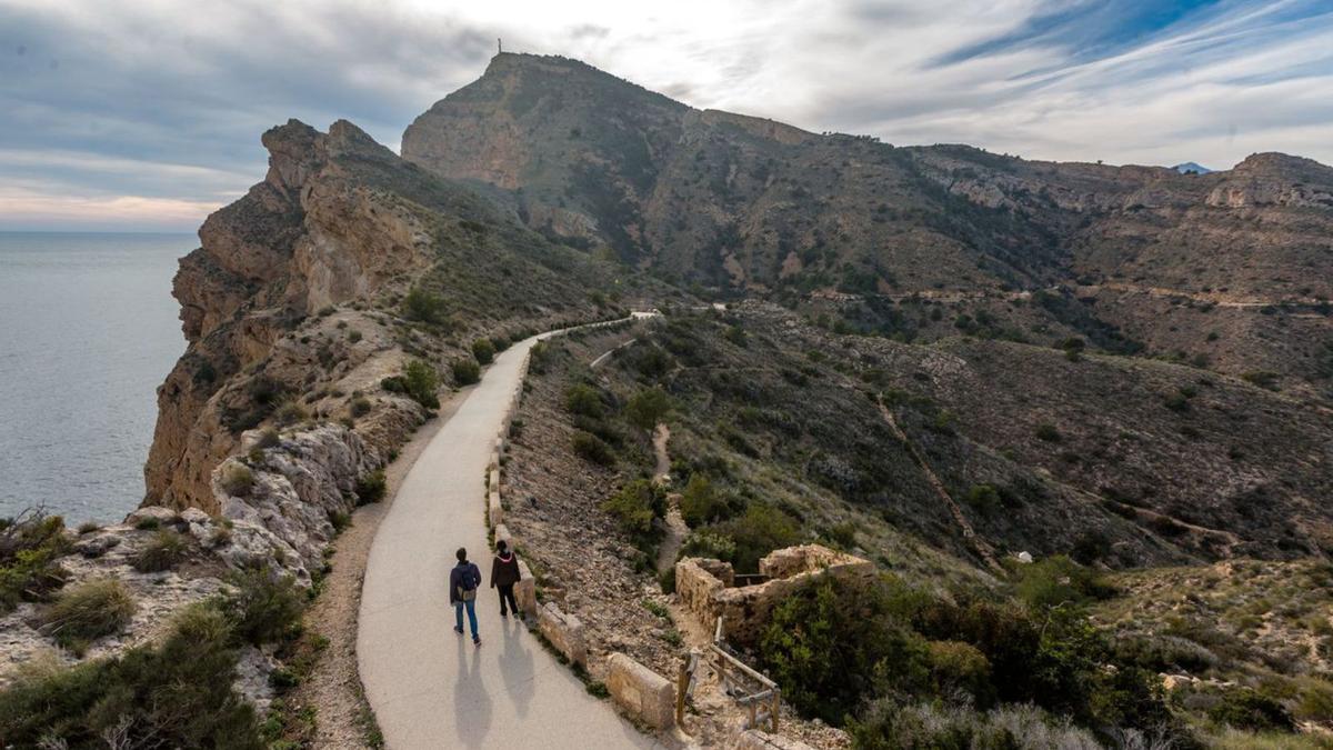 Cazadores, senderistas, ciclistas y familias comparten decenas de entornos en la provincia | PÉREZ GIL