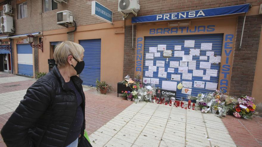 El barrio de Los Ángeles de Alicante homenajea a la quiosquera que murió de covid
