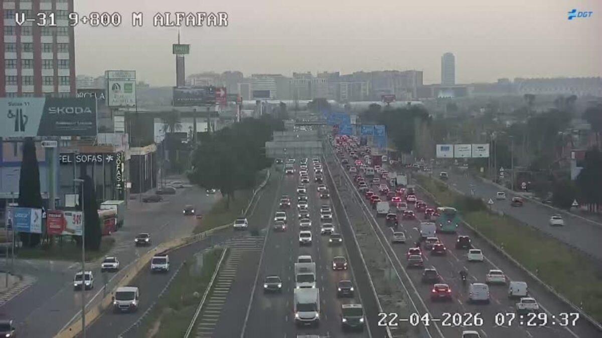 Valéncia amanece con 26 kilómetros de retenciones en sus accesos: la última hora del tráfico según la DGT
