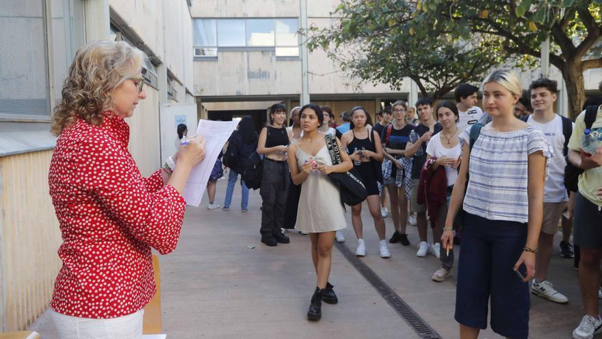 Consulta todos los exámenes del primer día de la PAU en Valencia