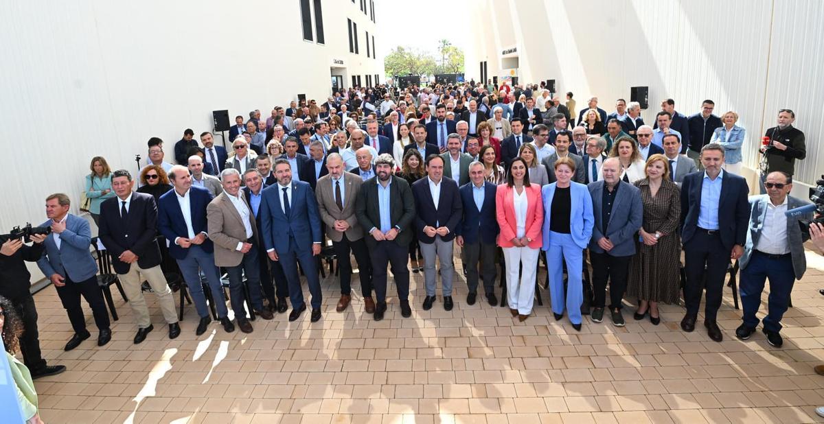 Acto en defensa del trasvase en Pilar de la Horadada con la presencia de los presidentes autonómicos de la Comunidad Valenciana y Murcia, convocado por los regantes Acto en defensa del trasvase en Pilar de la Horadada con la presencia de los presidentes autonómicos de la Comunidad Valenciana y Murcia, convocado por los regantes