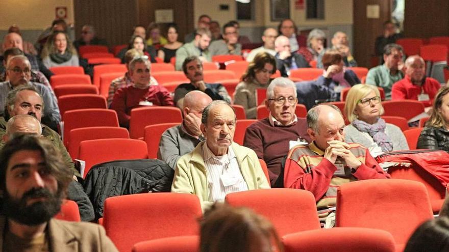 Asistentes a la asamblea celebrada ayer.