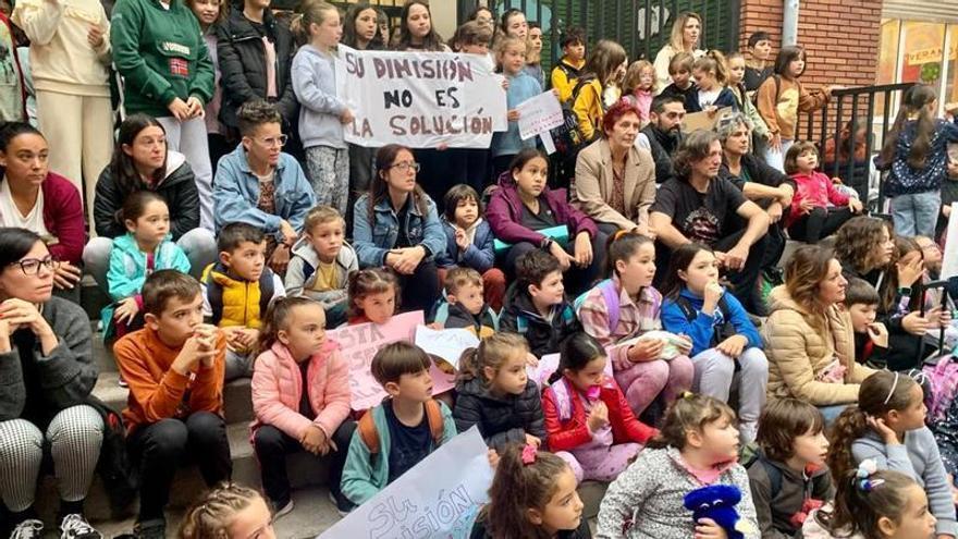 El colegio Miguel de Cervantes de Gijón, unido ante la dimisión de la directora: &quot;La apoyamos de forma incondicional&quot;