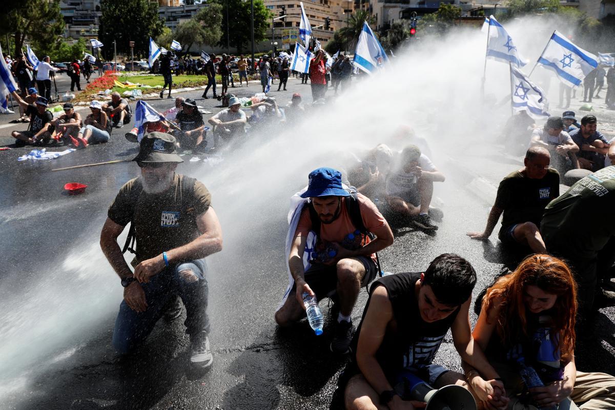 Las protestas masivas continúan en Israel por la reforma judicial