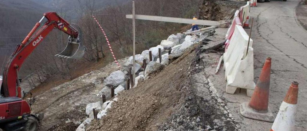 La reparación del argayo del puerto de Tarna se inicia con ayudas de emergencia