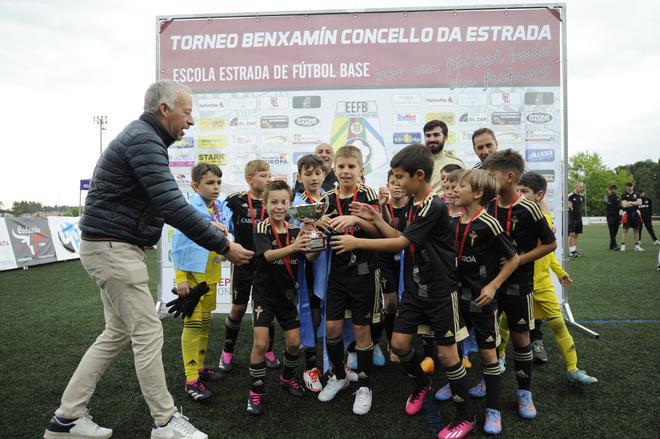 A Estrada se tiñe de blanco en el torneo de fútbol de benjamines