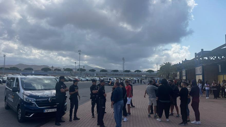 Locura y caos en las taquillas del Estadio de Gran Canaria para comprar las entradas del partido UD Las Palmas-Alavés