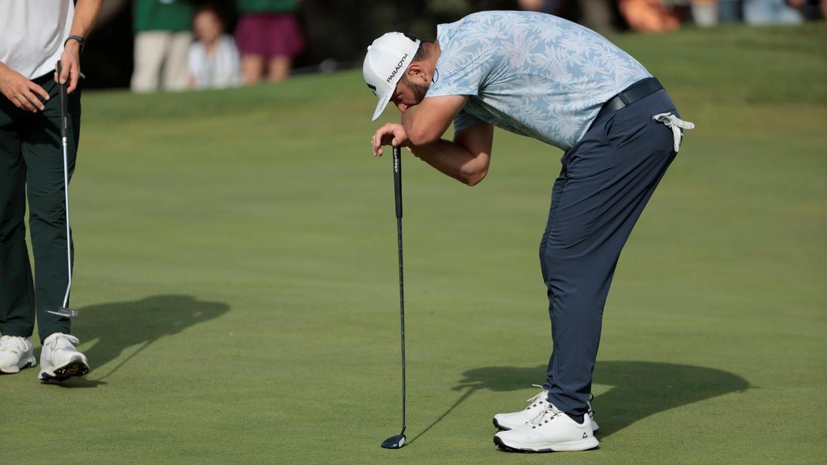 Jon Rahm se lamenta de uno de los muchos putts que falló en la segunda jornada