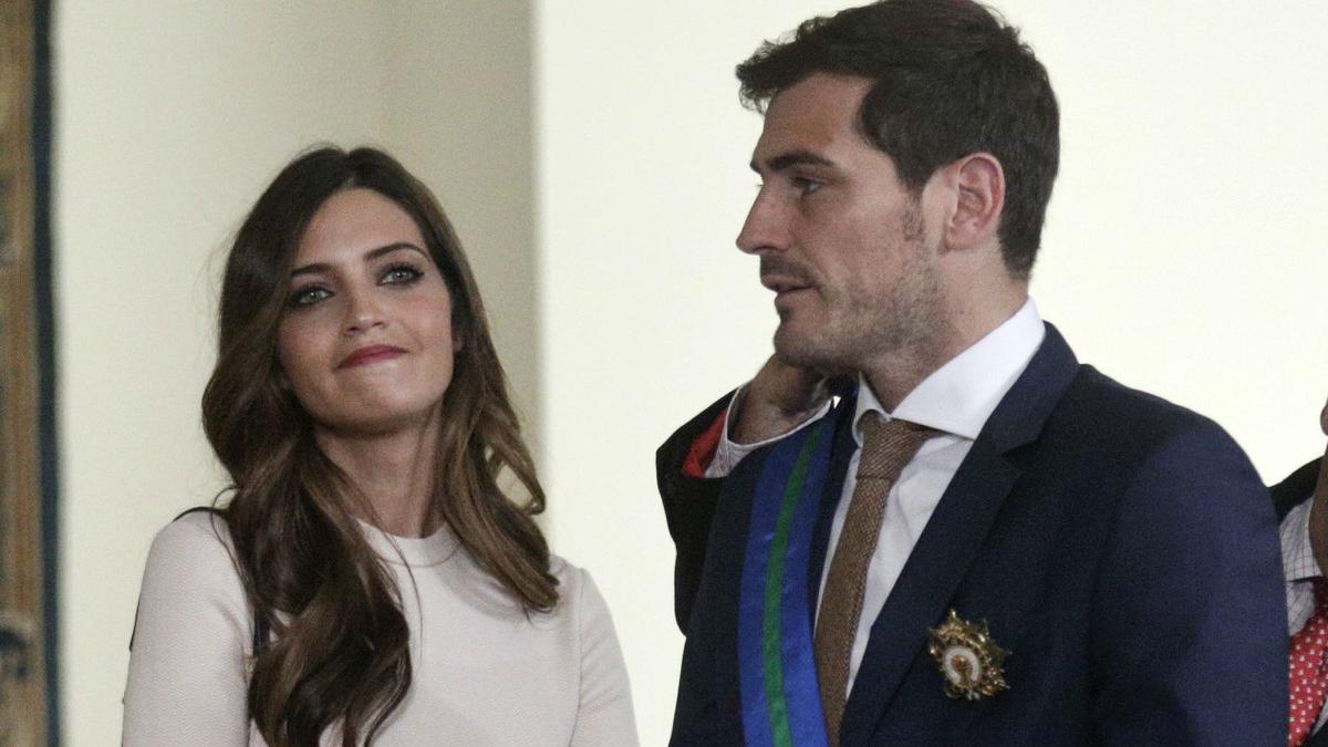Sara Carbonero e Iker Casillas en el acto de entrega al futbolista de la Gran Cruz de la Orden del Mérito Deportivo que le entrgó el presidente Rajoy el 10 de octubre del 2015, en la Moncloa