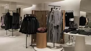 Locura total en Zara tras poner a la venta la primera prenda que diseñó de toda su historia