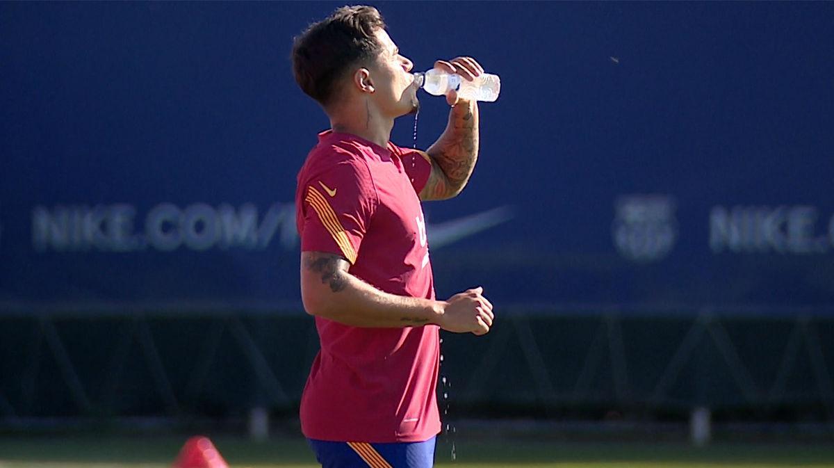 El Barça se entrena con Coutinho