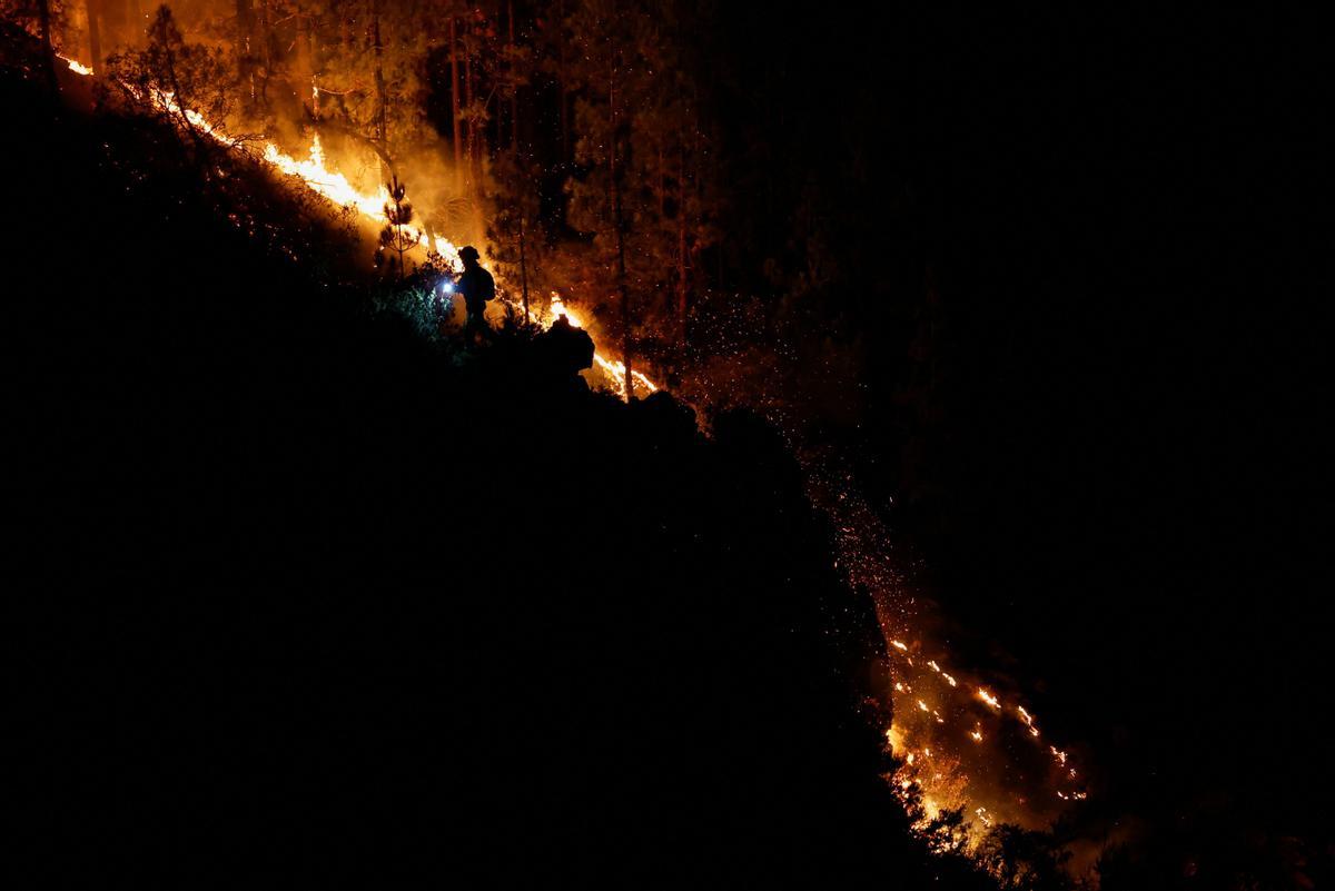 El incendio forestal de Tenerife, sin control