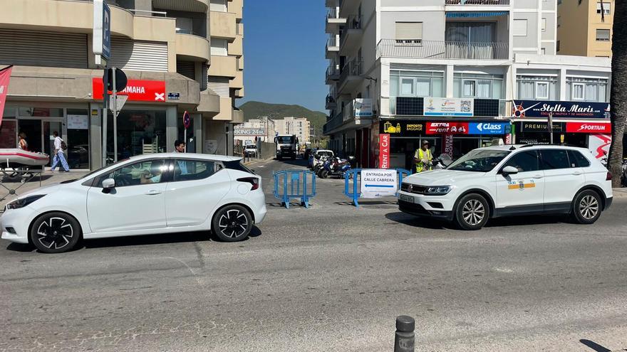 Caos por el cierre de una calle de acceso al parking de es Pratet en Ibiza