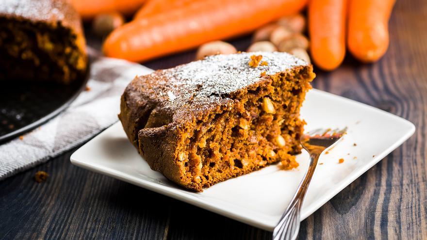 Bizcocho de zanahoria al microondas: el postre sin azúcar que puedes preparar en 5 minutos