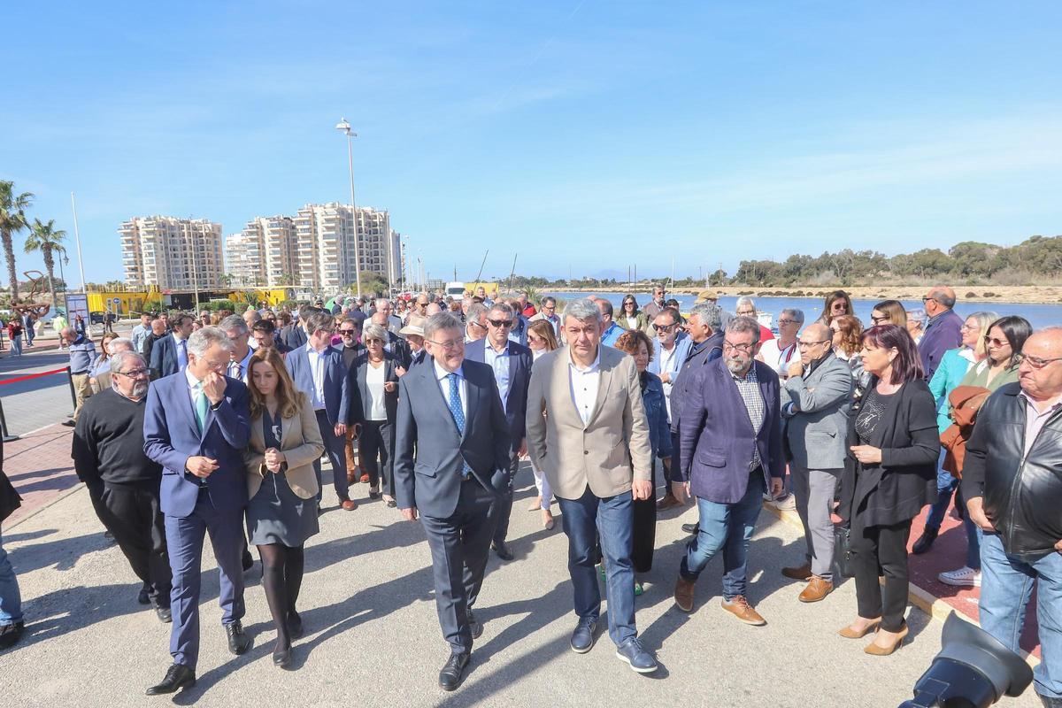 Visita de Ximo Puig a la desembocadura del Segura en Guardamar para anunciar los proyectos contra inundaciones