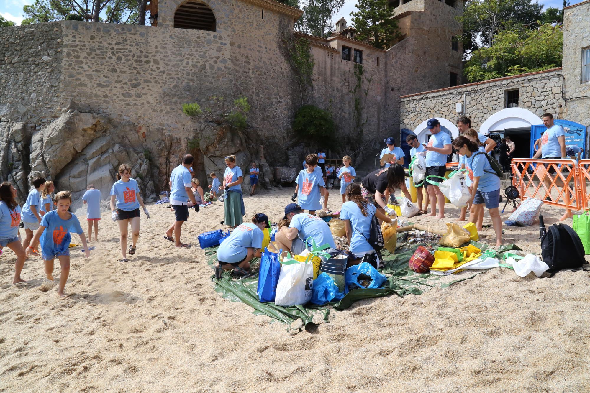 Recullen 183 quilos de deixalles al litoral de Calella i Llafranc