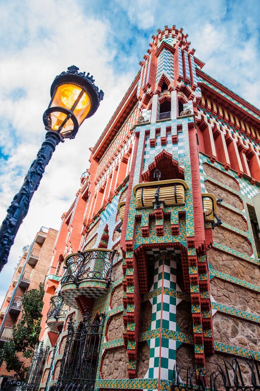 La fachada de la Casa Vicens de Gaudí en Barcelona
