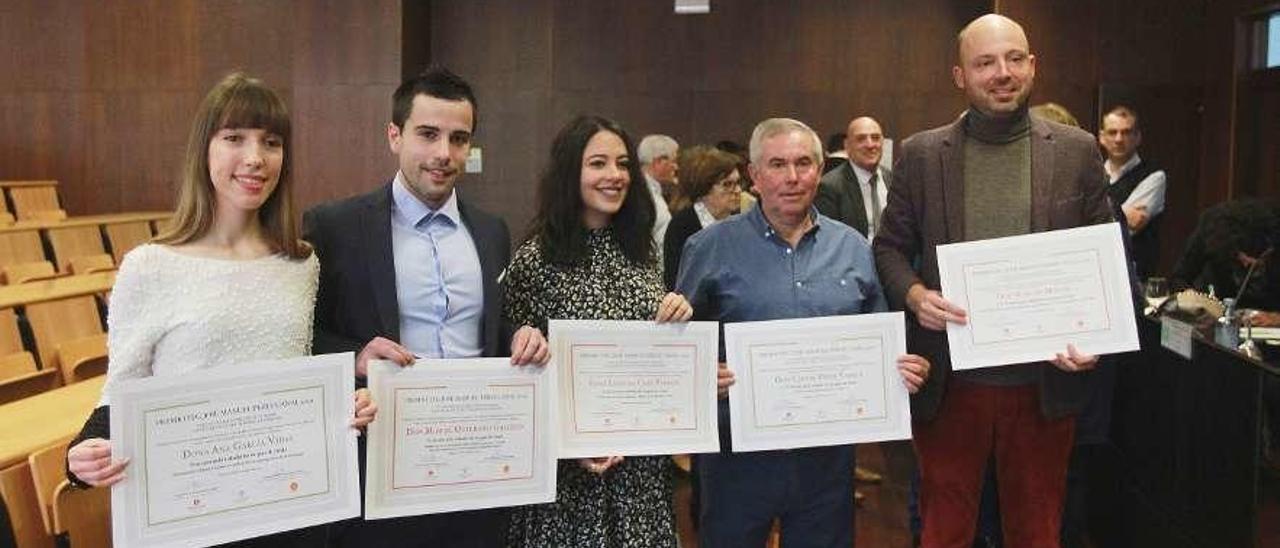 Ana García, Miguel Outeiriño y Leandra Caro, el padre de Cástor Pérez y el profesor López-Valeiras. // I.O.